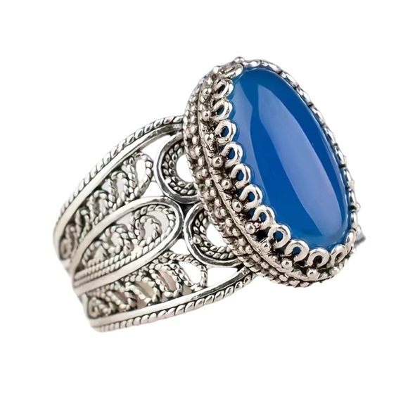 Vintage Silver and Blue Stone Ring - Picture 4 of 8